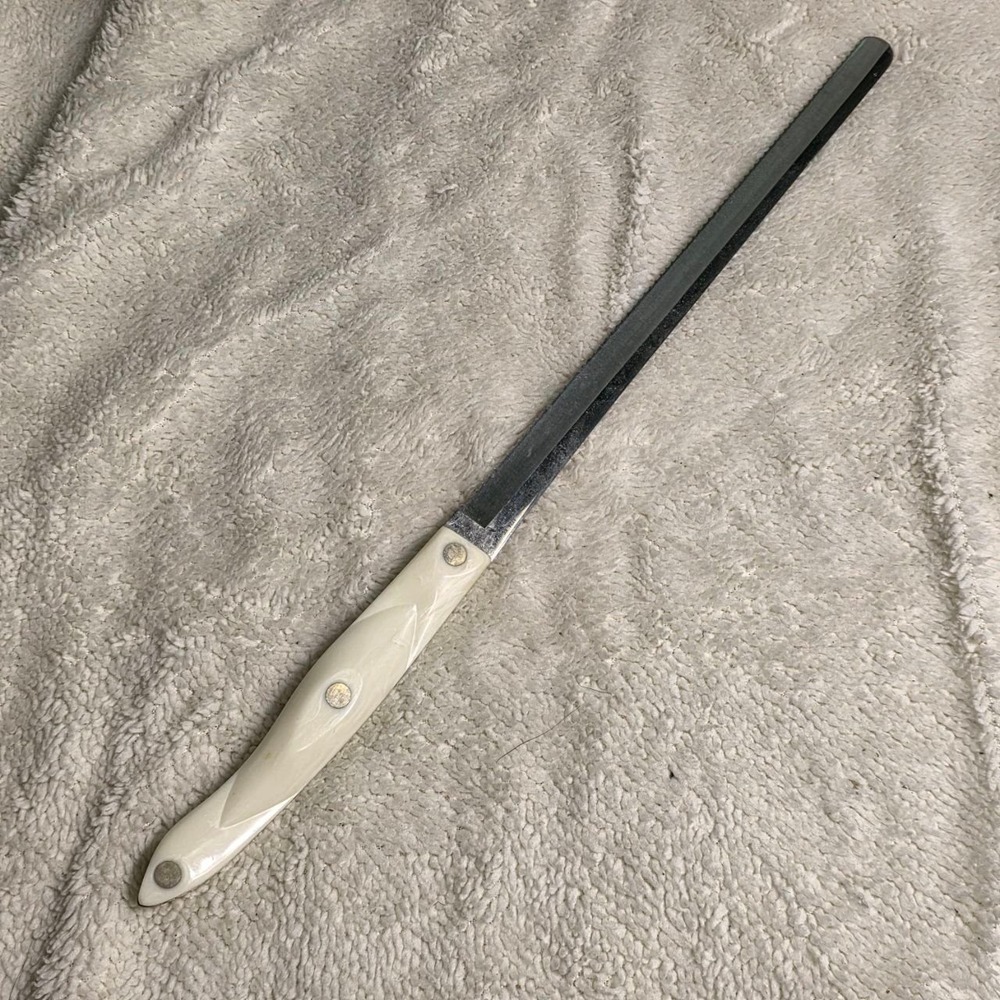 Cutco 1724 KC Slicer Bread Knife White Pearl Handle Serrated Blade 9 3/4"
